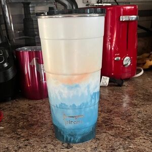 Brand New 26 Oz Pirani Insulated Tumbler